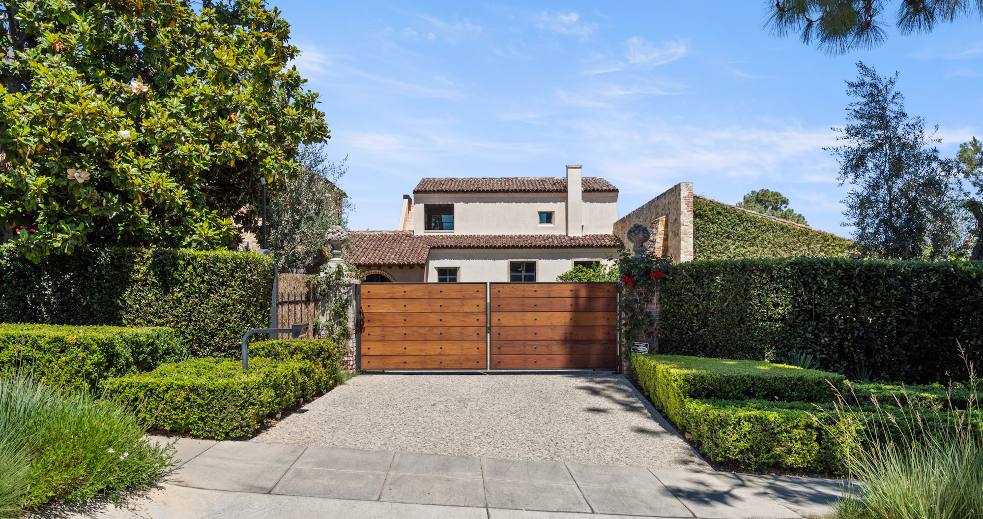 976 N ALPINE DR, BEVERLY HILLS CA 90210 - The Altman Brothers